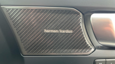 Volvo XC40 2.0 B4P Ultimate Dark 5dr Auto Petrol Estate